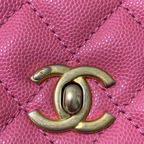 ❌❌SOLD elsewhere❌Chanel 19A small Coco handle - Picture 6 of 17